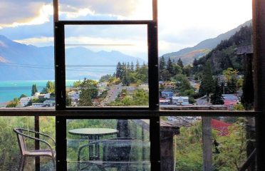 @Anderson/Hallenstein
Large Holiday Home in Central Queenstown