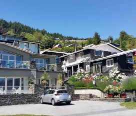 Queenstown House
Boutique B&B and Apartments