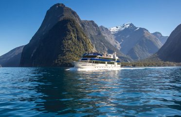 Real Journeys
Milford Sound Coach/Scenic Cruise/Coach