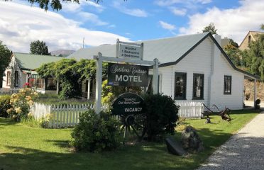 Settlers Cottage Motel