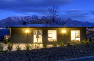 Stay Here Queenstown
Remarkable View Eco House