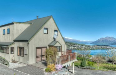 Harcourts
Golden Heights