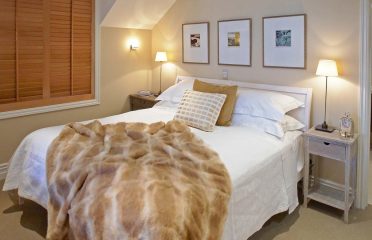 Eichardt’s Private Hotel
Lakefront Apartments